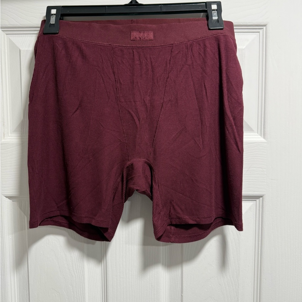 SKIMS Red Ribbed Bike Shorts - Picture 2 of 3